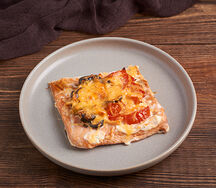 Горбуша с маслинами и томатом