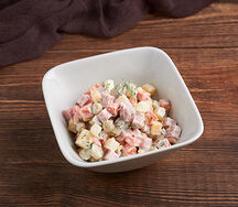 Салат Оливье с ветчиной