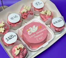 Комбо-набор Бенто-торт и 5 капкейков в подарок на выписку