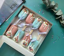 Чизкейки Эскимо в белом шоколаде в розово-голубых оттенках на гендер-пати