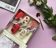 Подарочный набор муссовых чизкейков бело-красные 5 шт