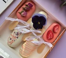 Чизкейки в белом шоколаде на палочке