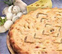 Осетинский пирог с курицей, грибами и сыром