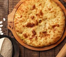 Осетинский пирог с картошкой, сыром и грибами