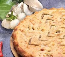 Осетинский пирог с курицей, капустой, грибами и сыром