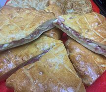 Пирог осетинский с ветчиной и сыром
