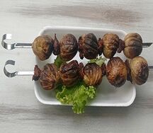 Картофель с салом запеченый на мангале