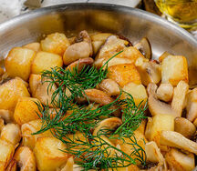 Грибы, жаренные с картофелем и луком