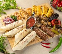 Ассорти люля-кебаб с овощами