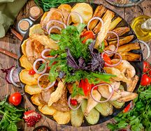 Ассорти из телятины, баранины, цыпленка с овощами