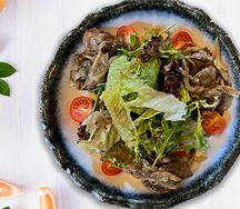 Тёплый микс-салат с куриной печенью