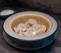 Пельмени с говядиной и сметаной