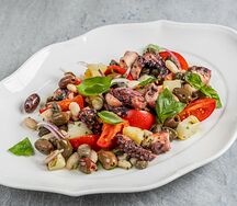 Салат с осьминогом