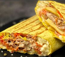 Шаурма в лаваше с курицей