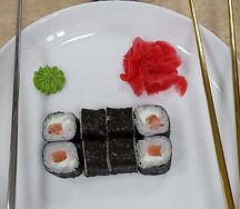 Маки с семгой