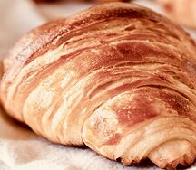 Круассан с шоколадной начинкой