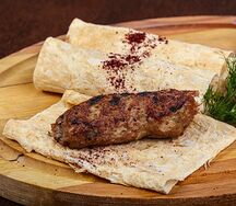 Люля-кебаб из ягнёнка с лавашом