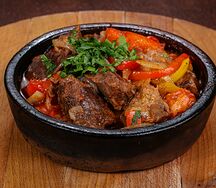 Тушеная баранина с овощами