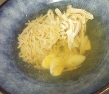 Лапша куриная с яйцом