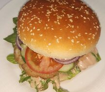 Бургер фирменный с куриной котлетой