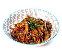 Ком га с курицей в кисло сладком соусе