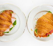Круассан с копченной курицей