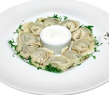 Пельмени со сливочным соусом