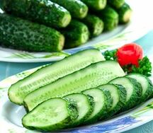Свежие огурцы