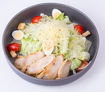 Салат Цезарь с цыпленком