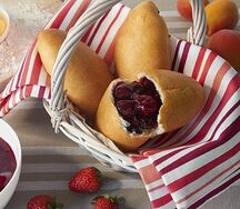 Пирожок с вишней