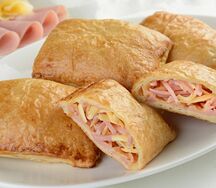 Слойка с ветчиной и сыром