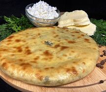 Осетинский пирог с сыром, творогом и зеленью