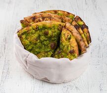 Фокачча с соусом песто и чесночным маслом