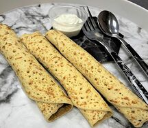 Блины с клубникой