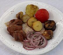 Бедро индейки с овощами