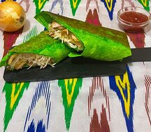 Шаурма в шпинатном лаваше