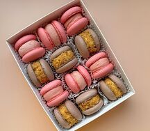 Сет макаронс Медовик и Земляничный Улун M