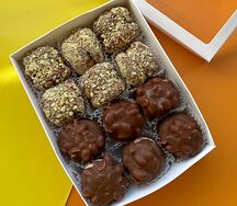 Макарон Сникерс, взбитая карамель с солёным крекером M