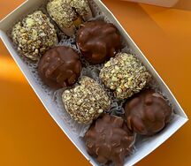 Макарон Сникерс-взбитая карамель с солёным крекером S