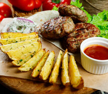 Котлетный микс с картофелем по-деревенски