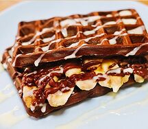 Классическая вафля с бананом и нутеллой