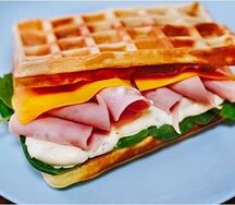 Классические вафли с ветчиной и сыром