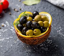 Маслины и оливки