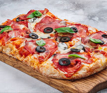 Римская пицца Мясное ассорти