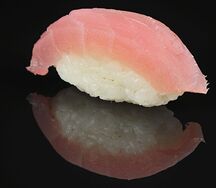 Суши с тунцом