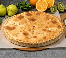 Пирог с творогом и клубникой