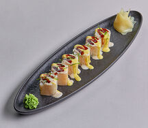 Снежный ролл с соусом манго