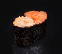 Суши с лососем острый