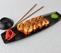 Запеченный ролл с лососем