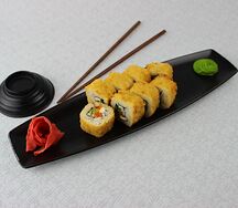 Горячий ролл с лососем